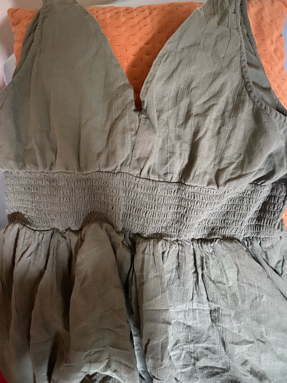 American Eagle women’s medium olive green dress—-full length skirt. Very fresh.